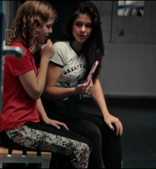 NUDES – Dan moet je wat voor me doen