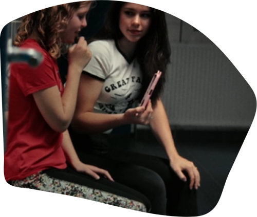 NUDES – Dan moet je wat voor me doen